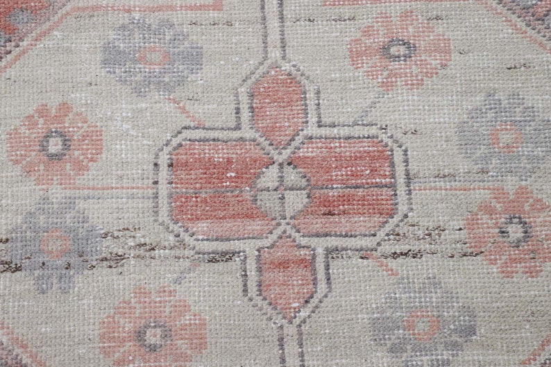 Alfombra Oushak turca hecha a mano: alfombra de entrada anatolia de tonos apagados (1,13 m x 2,38 m) imagen 6