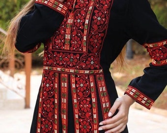 Robe longue palestinienne brodée Thobe, caftan, manches longues, motifs palestiniens et broderie coeur