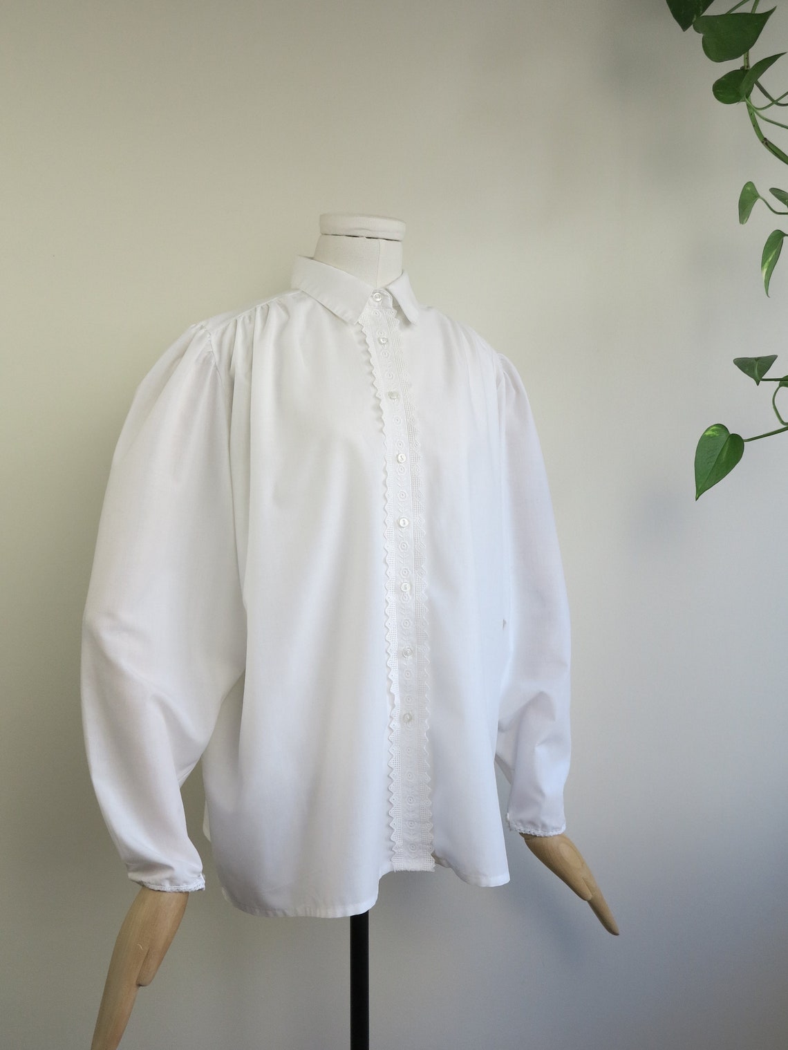 White Embroidered Austrian Folk Blouse / Vintage Floral | Etsy