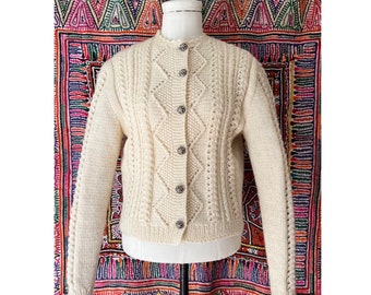 Cardigan popolare austriaco tradizionale vintage lavorato a mano bianco / maglione alpino lavorato a trecce