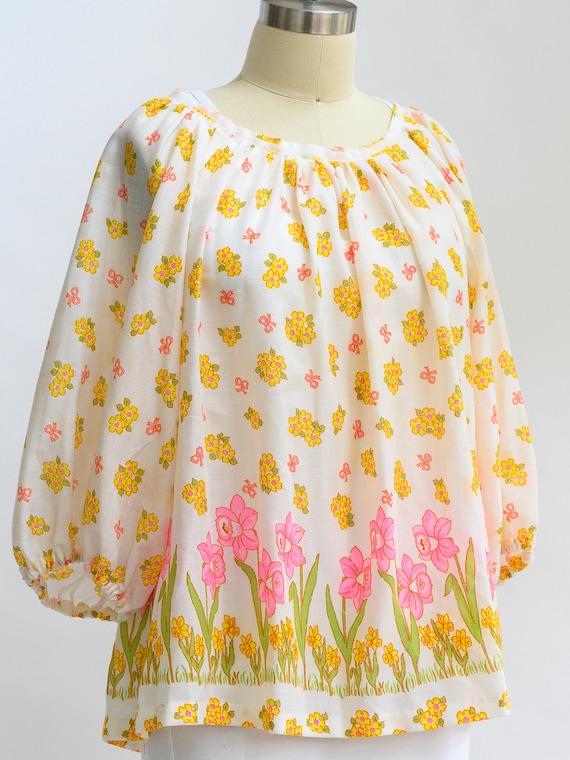 Stunning Vintage daffodil blouse from the 1950s. H