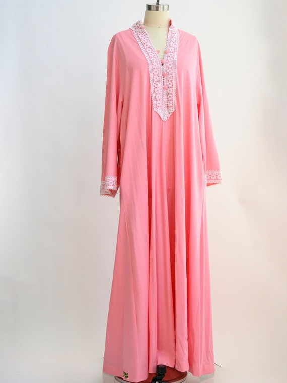 Vintage Vanity Fair pink and lace caftan, dressin… - image 1