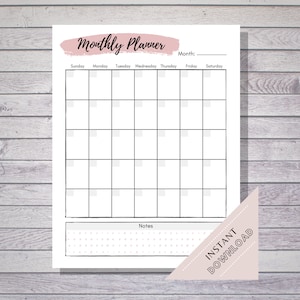 K&ouml;nnte beinhalten: Ein druckbarer Monatskalender mit einem rosafarbenen Aquarellhintergrund. Der Kalender hat einen Bereich f&uuml;r Notizen und ein Raster f&uuml;r jeden Tag der Woche. Der Text "Monthly Planner" befindet sich oben auf der Seite.
