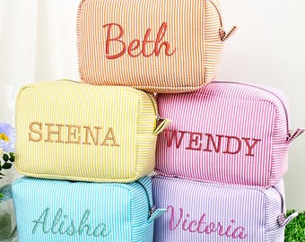 Neceser de tela seersucker con monograma: Neceser de maquillaje personalizado para damas de honor