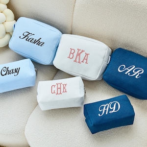 Personalisierte gestickte Waffel Make-up Tasche, benutzerdefinierte Name Kosmetiktasche, Beauty Make-up Tasche, Brautjungfer Monogramm Kulturtasche, Make-up Tasche Geschenke