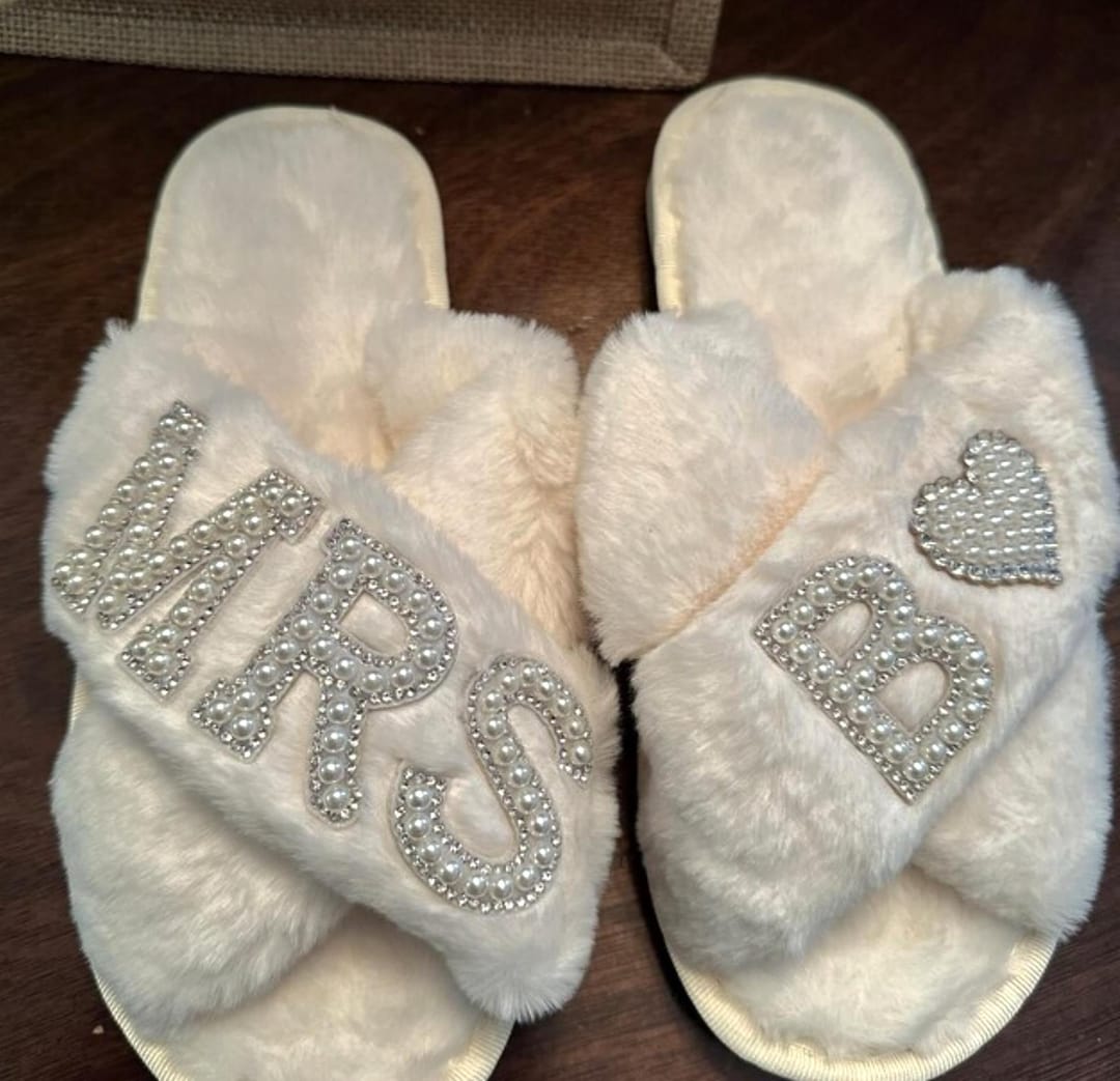 Bridal Mrs Wedding slippers, Custom Mrs Fluffy Slippers with pearls letters, Bridal Shower Gifts, Gifts For Her, Bridal Slippers, Slippers - White L, White Pearl