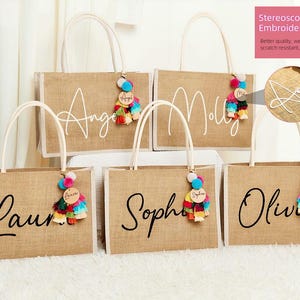 Personalisierte handgemachte Tragetasche ， Muttertagsgeschenke ， Gestickte Mrs Burlap Bag ， Benutzerdefinierte Brautjungfer Vorschlag Geschenke ， Jute-Strandtasche ， Jutetasche