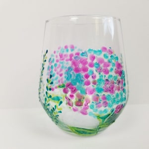 Hand Painted Hydrangea Stemless Wine Glass: Floral Spring Decor