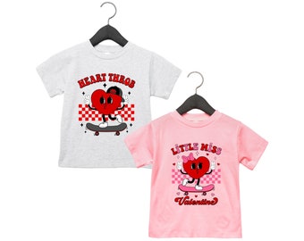 Valentinstag Shirt | Skateboarding Herzen | Trendiges Karo Design | Säugling Baby Kleinkind Jugend Kind Kinder T-Shirt