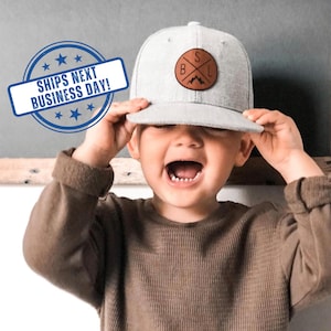 Personalisierte Initialen Snapback Hat mit Symbol, Baby, Kleinkind Kleinkind Kinder und Erwachsene