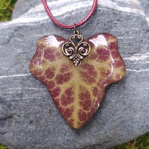 Real Ivy Leaf Necklace, Real Leaf Pendant, Resin Jewelry, Terrarium Jewelry, Mother&#39;s day Gift, Botanical Earrings, Herbal Necklace