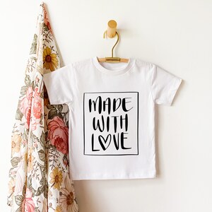 Feito com amor SVG, bebê svg, maternidade svg, \svg para roupas de bebê, recém-nascido svg, clipart vetorial para impressão, impressão, eps dxf png pdf svg