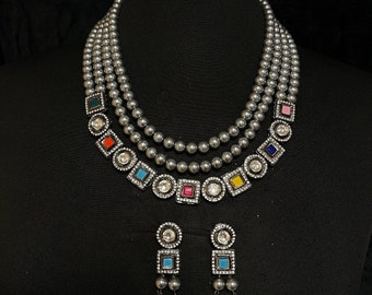 Meerlaagse ketting ~ Navratan ketting ~ Indiase sieraden set ~ verzilverde oorbellen ~ mala ketting ~ bungelende oorbellen ~ gelaagde ketting ~ navratan set