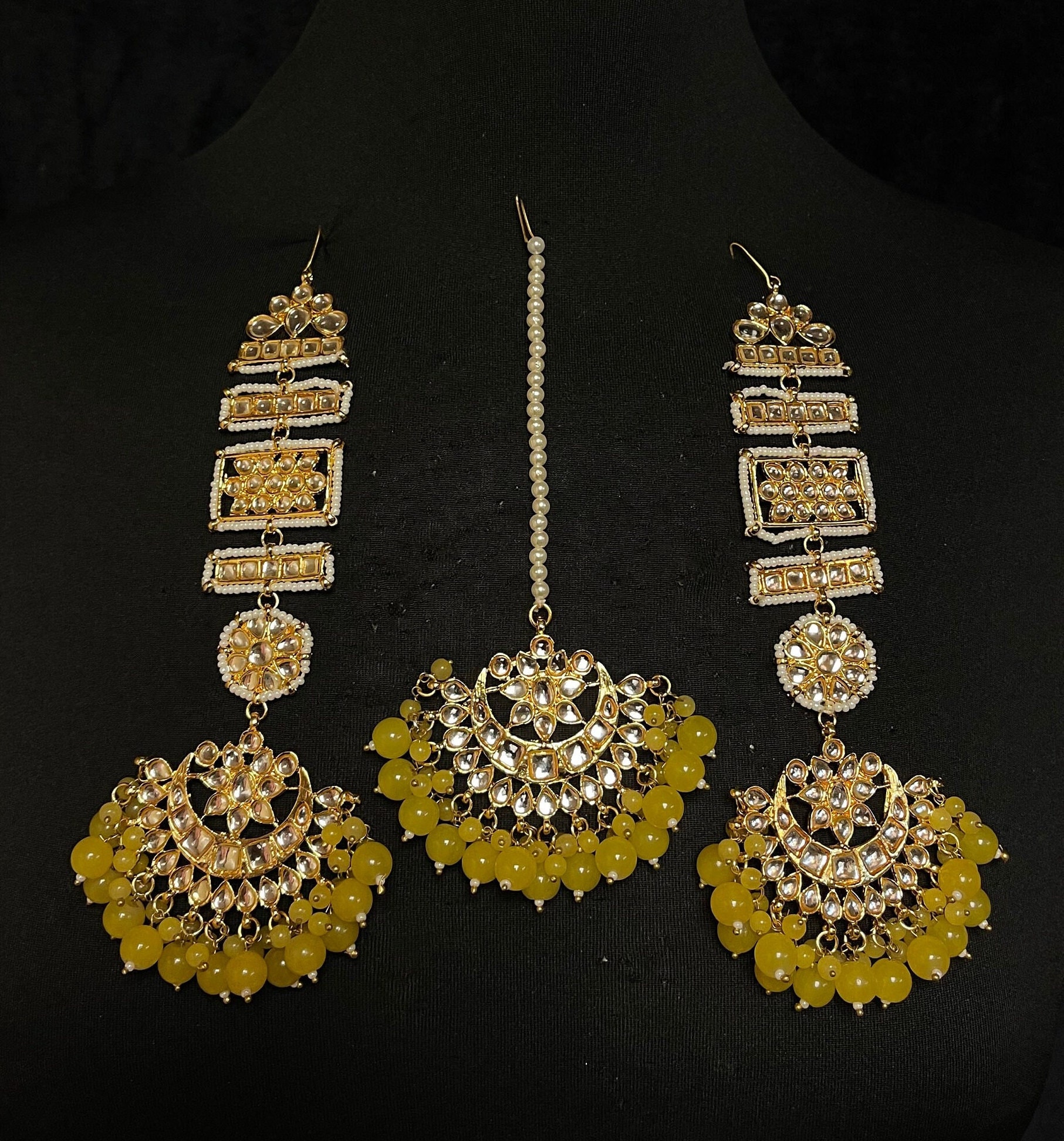 Yellow maang tikka deals