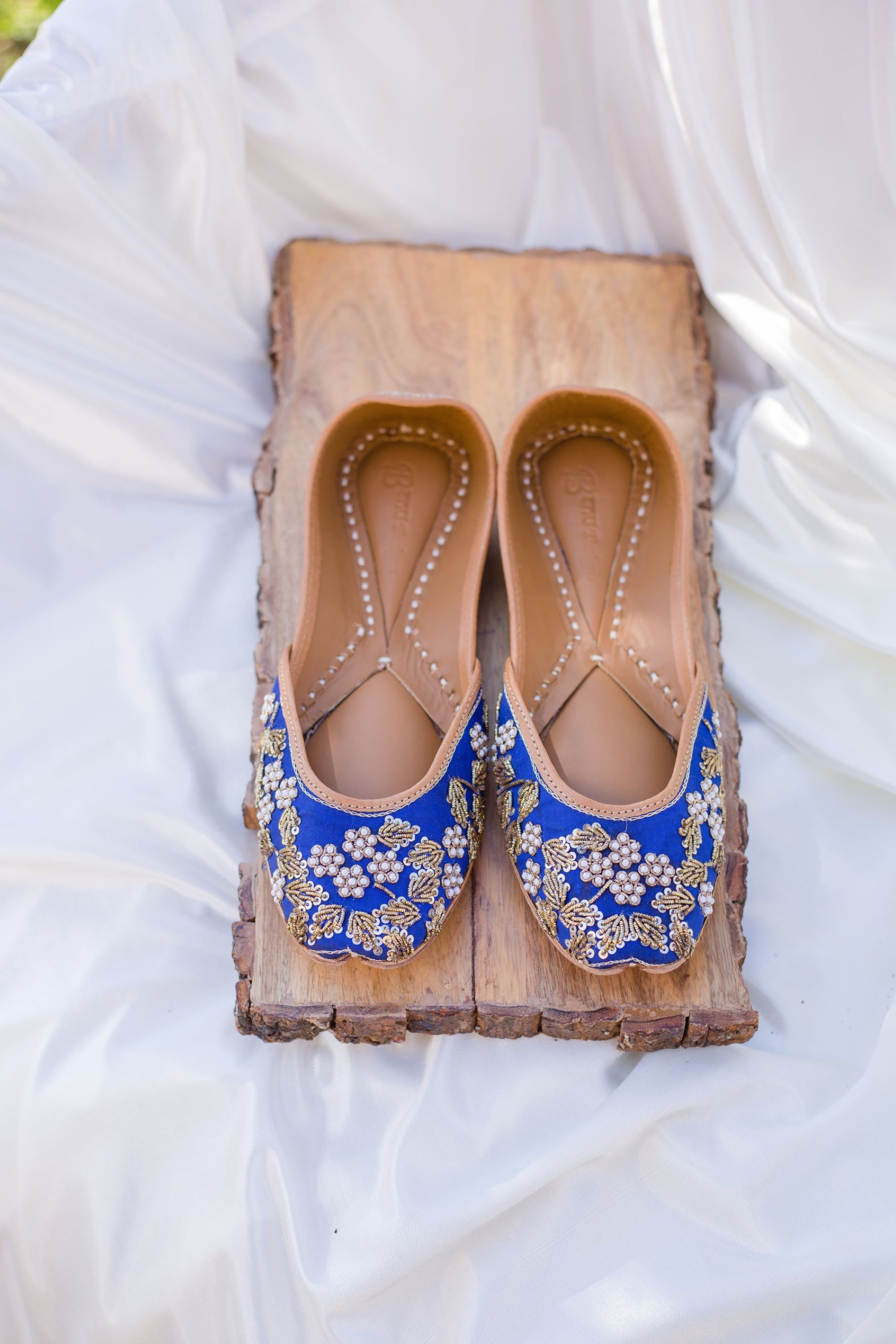 Leather Jutti マーメイドブルー Royal Blue Ladies Punjabi Jutti With Zardozi, Khussa, Mojari