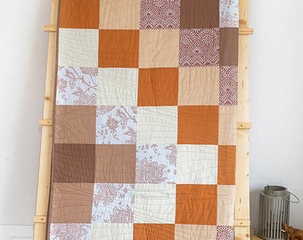 スクエアパッチワークキルト｜ハンドメイドコットンベージュキルト