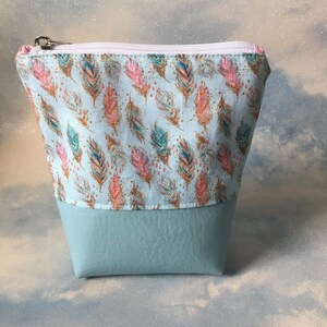 Feathers pouch