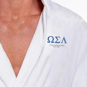 Albornoz personalizado con letras griegas de fraternidad bordadas, regalo de graduación universitaria personalizado, regalos para la cueva del hombre y la fraternidad, regalos de vida griega
