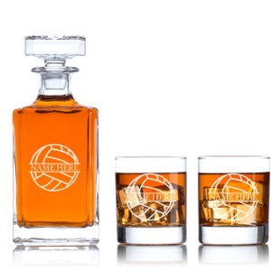 Ensemble de collection d&#39;articles de bar personnalisés - Thème du volley-ball - Carafe et verres à whisky avec options - Cadeaux de l&#39;homme des cavernes pour lui