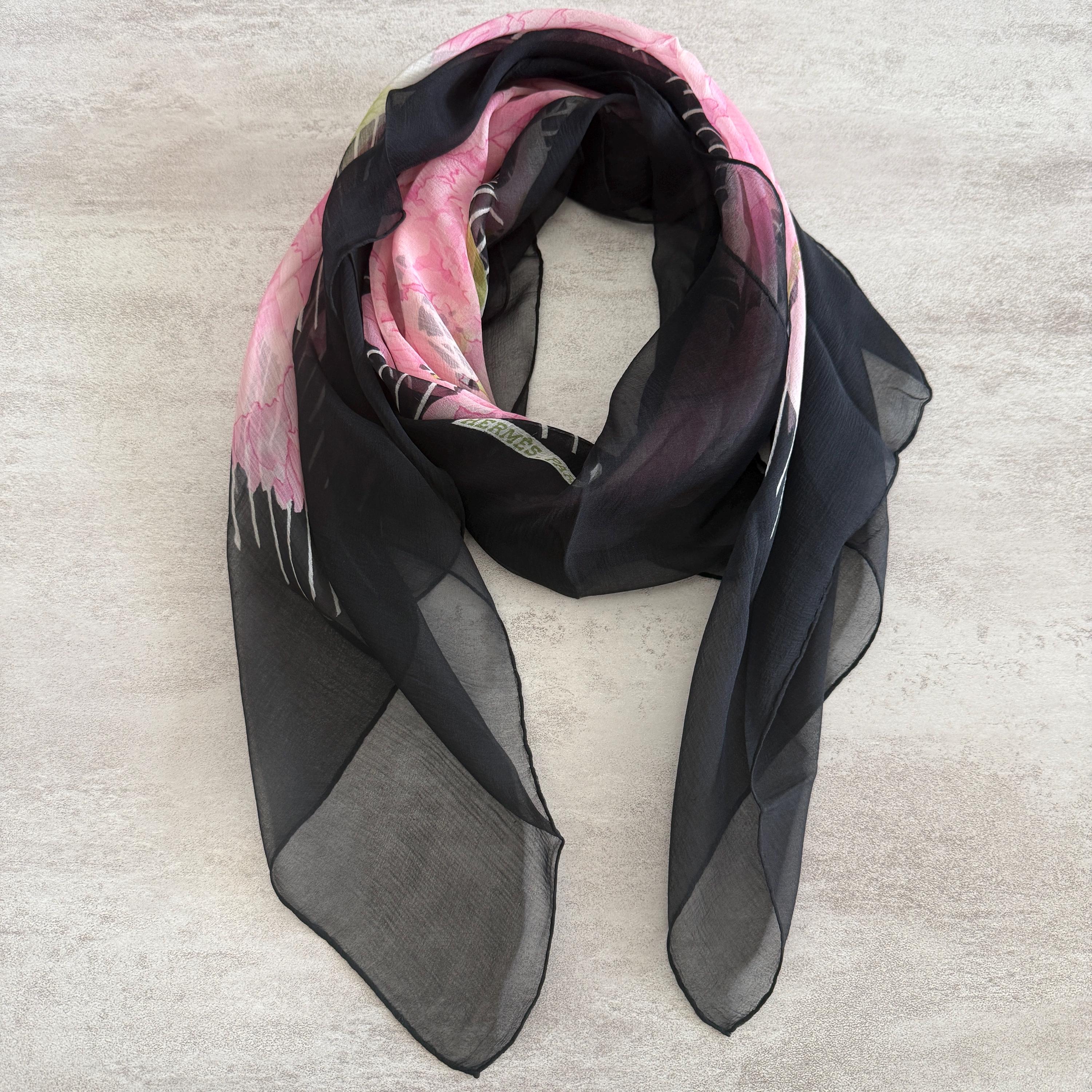 少しお値下です。HERMES Les Pivoines シルクスカーフ ブルー 少しお値