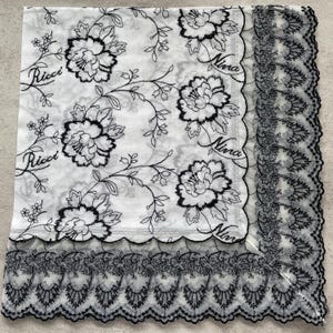 Nina Ricci Vintage Collection Taschentuch 56 x 55 cm, Baumwolle und Spitzenstoff, Vintage Mode