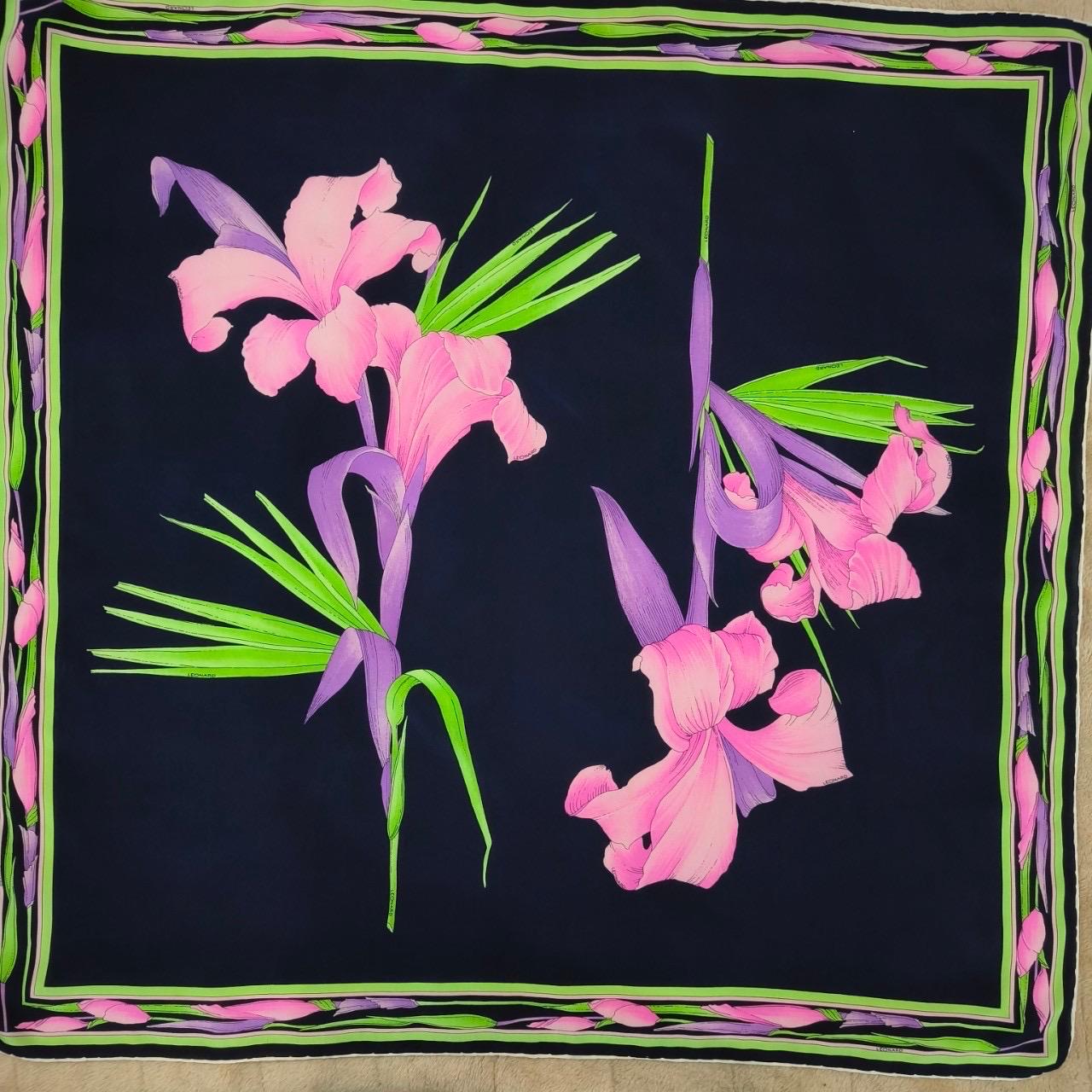 LEONARD PARIS シルクシャツ　36 Leonard Paris Vintage Silk Scarf 34 X 34 Inches, Silk, Made in