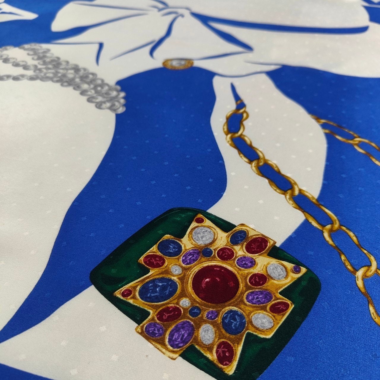 希少 CHANEL vintage スカーフ Vintage Silk Scarf, Chanel Vintage Silk Scarf 33 X 34 Inches