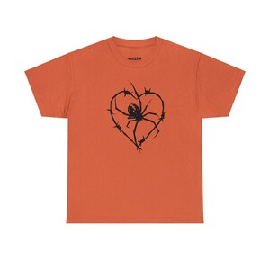 Camiseta unissex de algodão pesado Heart Spider