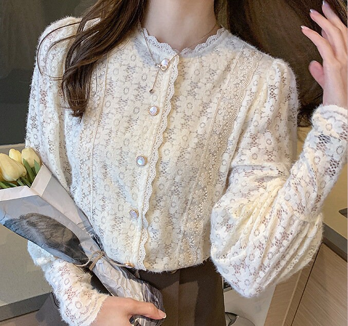  Womens Tops Fashion Floral Print Long Sleeve Comfy Shirt Cute  Tops Vintage Oversized Round Neck Pullover Flowy Blouse : Clothing, Shoes &  Jewelry