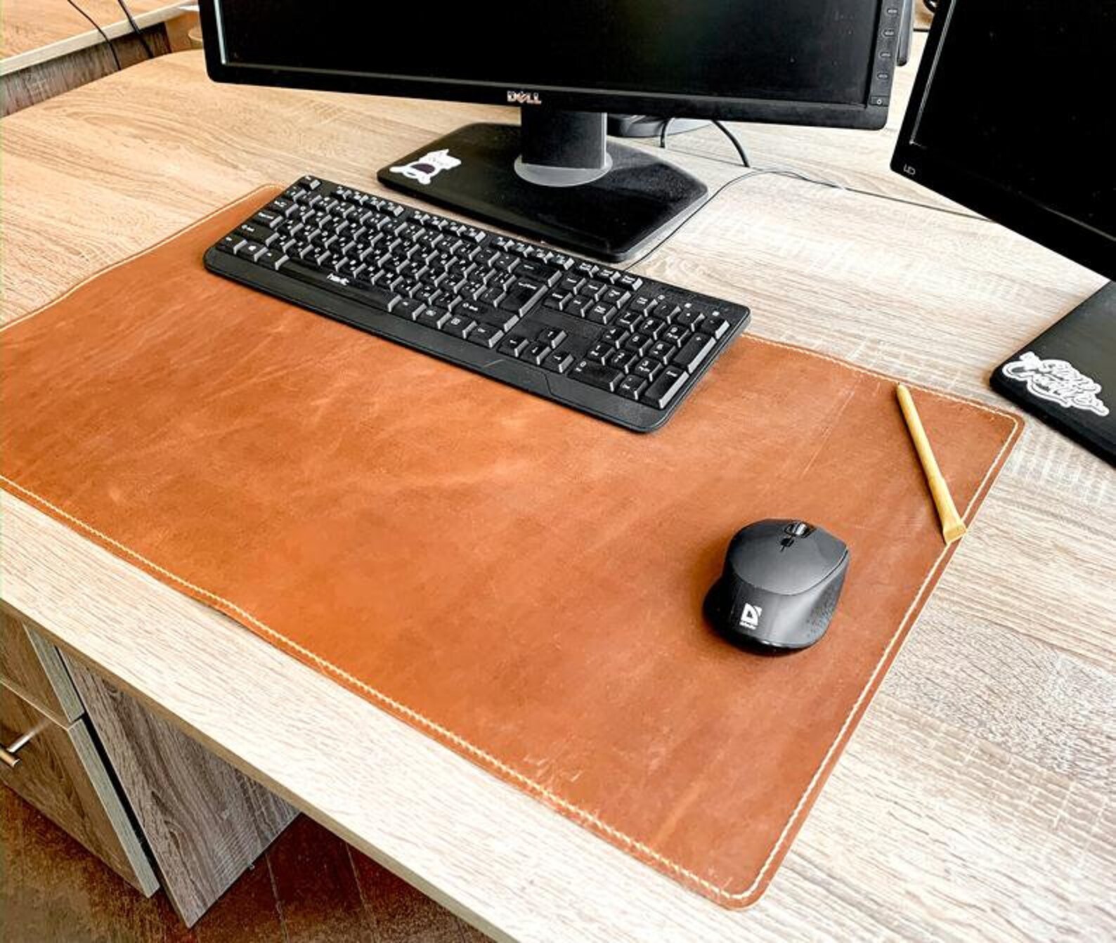 Large Mouse Pad, Cute Pink Floral Computer Desk Mat For Keyboard And Mouse, Cute Office Decor Women Girls Computer Accessories College Essentials Work Home Office Suppliess, 31.5\"x15.7