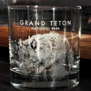 Lasergeätztes Glas - Schwarzer Wolf - Grand Teton National Park - 11 Unzen Felsenglas
