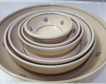 プーリア陶器の陶器ボウルセット、クリームとブルーの花柄装飾