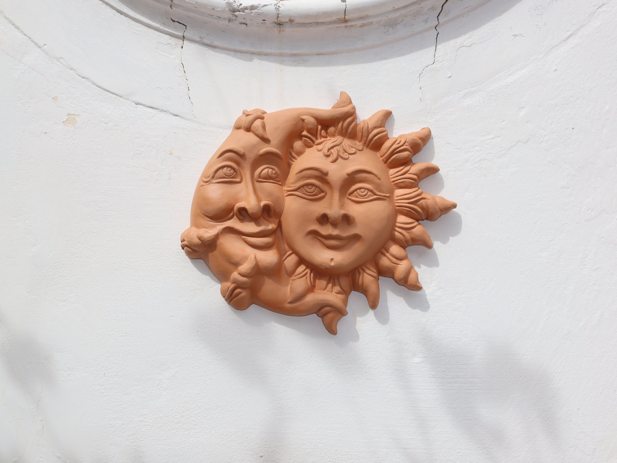 壁掛けオブジェ　テラコッタ スペイン風 太陽と月 太陽と月のテラコッタマスクの壁飾り - Etsy 日本