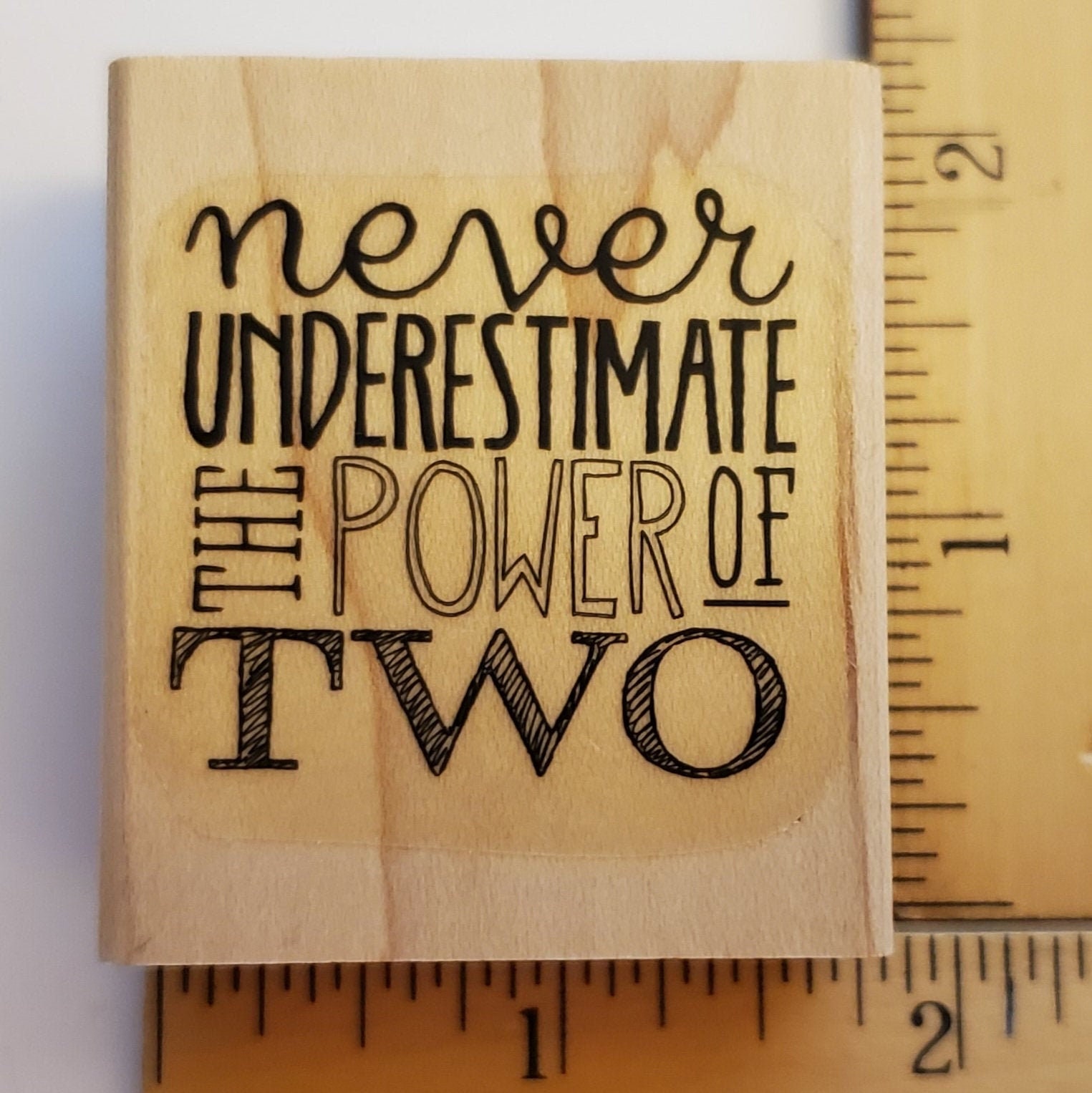 スタンピンアップ 2 つの力を決して過小評価しないでください | ゴム製