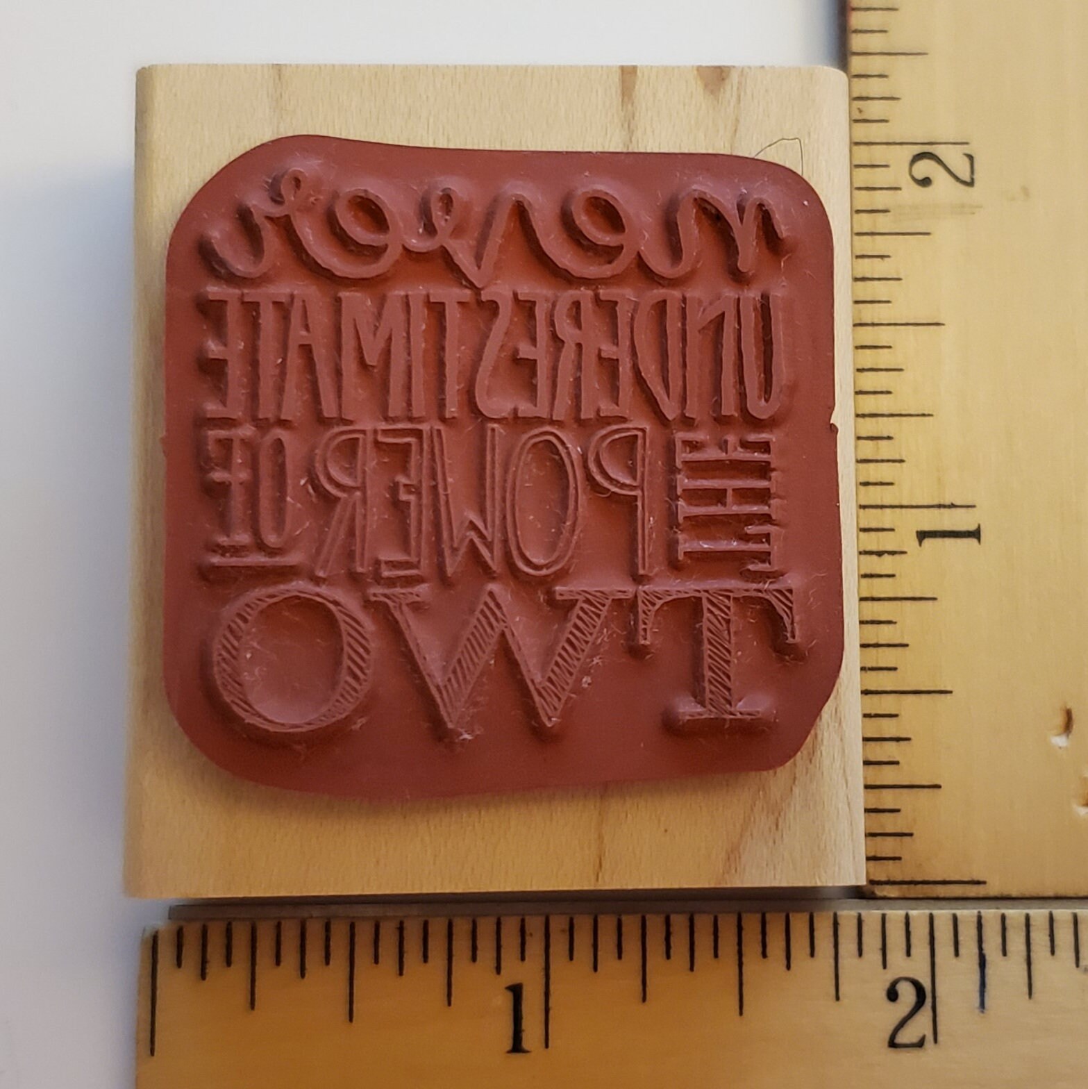 スタンピンアップ 2 つの力を決して過小評価しないでください | ゴム製