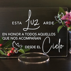 Esta Luz Arde En Honor A Todos Aquellos Que Nos Acompañan Desde El Cielo,  Letrero de Acrilico Para Bodas