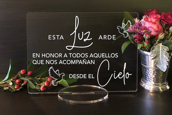 Esta Luz Arde En Honor A Todos Aquellos Que Nos Acompañan Desde El Cielo,  Letrero de Acrilico Para Bodas