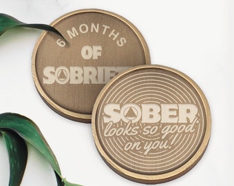 Sober Looks So Good on You! Personalised Sobriety Coin: Custom Sobriety Token, Personalised Milestone, Alcoholics Anonymous Chip, Sober Gift