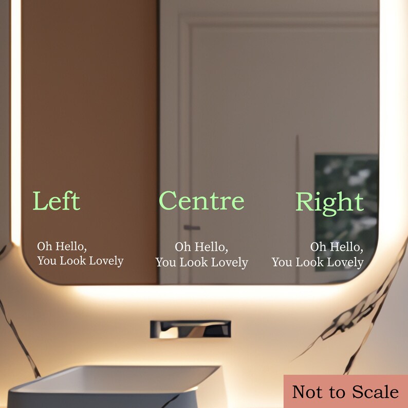 Peut inclure: Une vasque de salle de bain avec un lavabo blanc et un grand miroir avec une bande lumineuse autour du p&eacute;rim&egrave;tre. Le miroir porte l'inscription "Oh Hello, You Look Lovely" sur les c&ocirc;t&eacute;s gauche, central et droit. Le texte "Not to Scale" est &eacute;crit dans le coin inf&eacute;rieur droit de l'image.