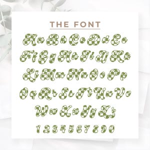 Pode incluir: Um alfabeto completo e os n&uacute;meros 1-0 em uma fonte xadrez verde e branca. As palavras "THE FONT" est&atilde;o acima do alfabeto. A fonte &eacute; um estilo caprichoso e arredondado, ideal para projetos criativos.