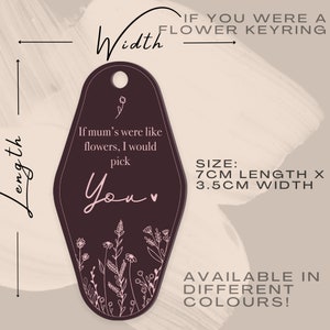 Puede incluir: Un llavero marr&oacute;n oscuro con un dise&ntilde;o floral y el texto "If mum's were like flowers, I would pick You." El llavero mide 7 cm de largo y 3,5 cm de ancho. Tambi&eacute;n est&aacute; presente el texto "&iexcl;Disponible en diferentes colores!"