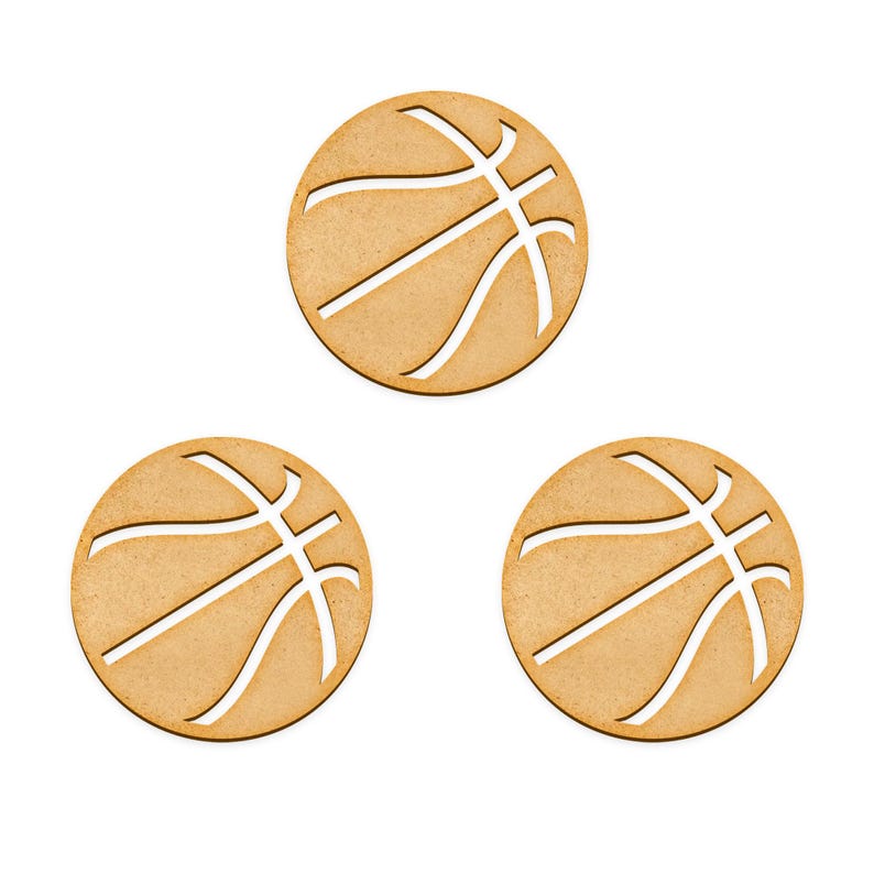Puede incluir: Tres recortes de madera de balones de baloncesto. Los balones de baloncesto son marrones y tienen un contorno blanco de las costuras.