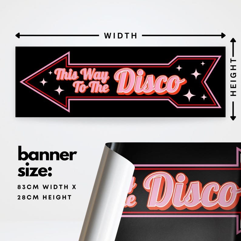 Pu&ograve; includere: Striscione nero con un design a freccia rosa e arancione con la scritta "This Way To The Disco". Lo striscione &egrave; largo 83 cm e alto 28 cm. Lo striscione ha uno stile retr&ograve; e vintage.