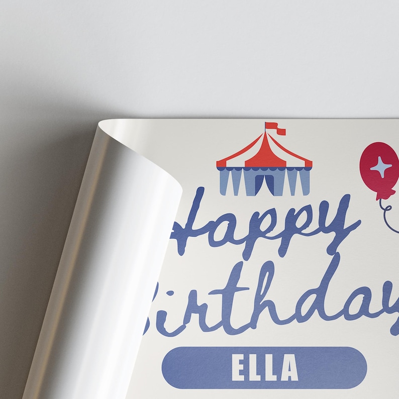 Puede incluir: Un p&oacute;ster de cumplea&ntilde;os con una ilustraci&oacute;n de una carpa de circo y un globo. Las palabras "Happy Birthday" est&aacute;n escritas en escritura azul, con el nombre "ELLA" en un rect&aacute;ngulo azul. El p&oacute;ster tiene un fondo blanco y una combinaci&oacute;n de colores rojo y azul.