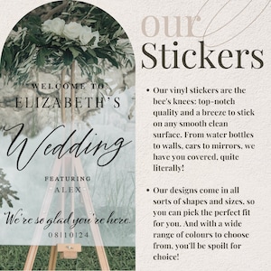 K&ouml;nnte beinhalten: Ein Hochzeitsschild mit einem Blumenarrangement und dem Text "Welcome to Elizabeth's Wedding Featuring Alex We're so glad you're here. 08110124". Das Schild steht auf einem Staffelei vor einem gr&uuml;nen Hintergrund. Der Text "our Stickers" befindet sich in der oberen rechten Ecke des Bildes. Der Text unter den Stickern lautet: "Unsere Vinyl-Aufkleber sind der Hit: Hochwertige Qualit&auml;t und kinderleicht anzubringen auf jeder glatten, sauberen Oberfl&auml;che. Von Wasserflaschen bis hin zu W&auml;nden, Autos bis hin zu Spiegeln, wir haben alles, was Sie brauchen, ganz im wahrsten Sinne des Wortes! Unsere Designs gibt es in allen m&ouml;glichen Formen und Gr&ouml;&szlig;en, so dass Sie den perfekten Aufkleber f&uuml;r sich finden k&ouml;nnen. Und mit einer gro&szlig;en Auswahl an Farben, aus denen Sie w&auml;hlen k&ouml;nnen, werden Sie die Qual der Wahl haben!"