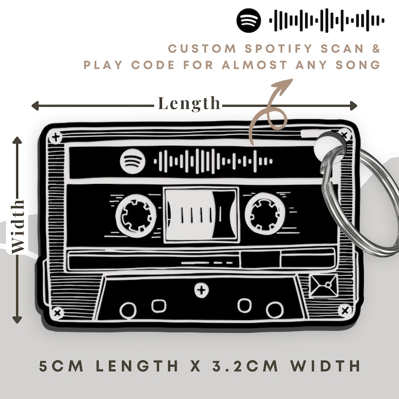 Pu&ograve; includere: Illustrazione in bianco e nero di un nastro cassette con un codice Spotify stampato su di esso. Il nastro &egrave; lungo 5 cm e largo 3,2 cm.