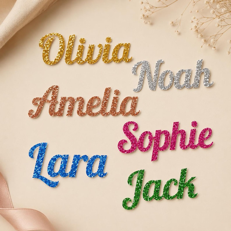 Puede incluir: Recortes de nombres brillantes en oro, plata, cobre, azul, rosa y verde. Los nombres incluyen Olivia, Noah, Amelia, Lara, Sophie y Jack. Ideal para decoraciones de fiesta personalizadas o proyectos de manualidades.