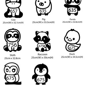 以下が含まれることがあります： お腹に数字が書かれた様々な動物の白黒イラスト。動物には、牛、豚、パンダ、ナマケモノ、アライグマ、アヒル、フクロウ、ペンギンが含まれます。各動物は約25cmの幅です。