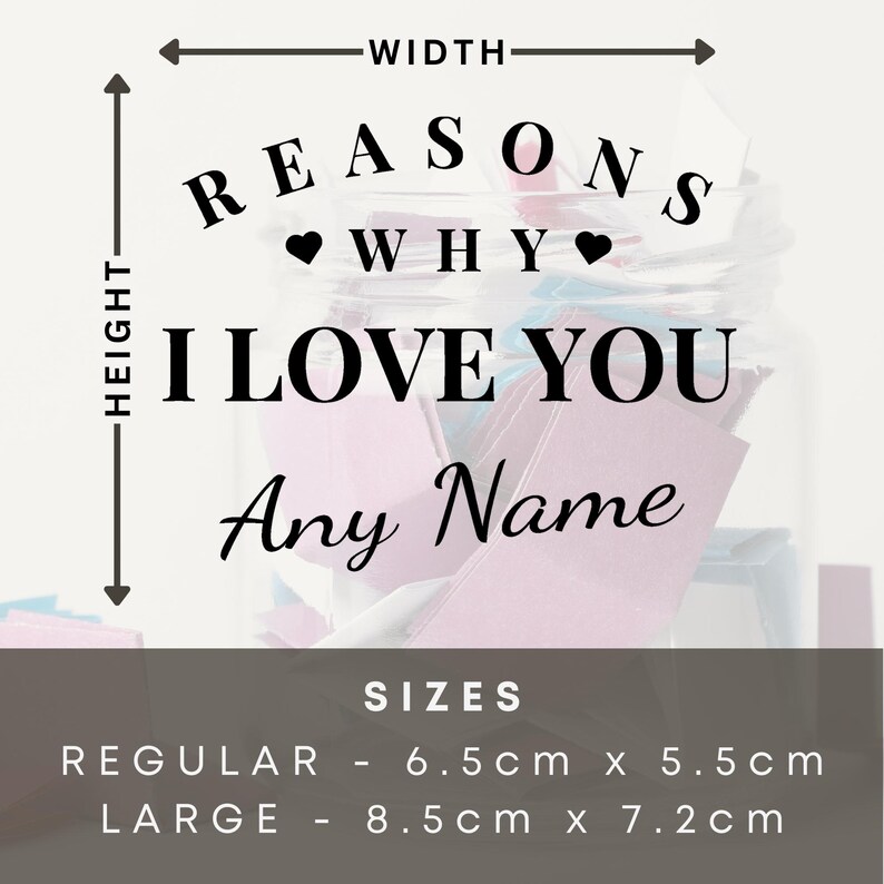 Może przedstawiać: Czarno-biała grafika z tekstem "Reasons Why I Love You" i miejscem na imię. Grafika dostępna jest w dw&oacute;ch rozmiarach: regularnym, 6,5 cm x 5,5 cm i dużym, 8,5 cm x 7,2 cm.