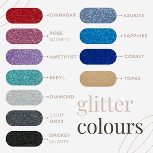 Op de afbeelding: Een kleurenkaart met glitterkleuren, waaronder Cinnabar, Rozenkwarts, Amethist, Beryl, Diamond, Light Onyx, Smokey Quartz, Azuriet, Saffier, Kobalt en Topaas. De woorden "glitterkleuren" worden ook weergegeven.